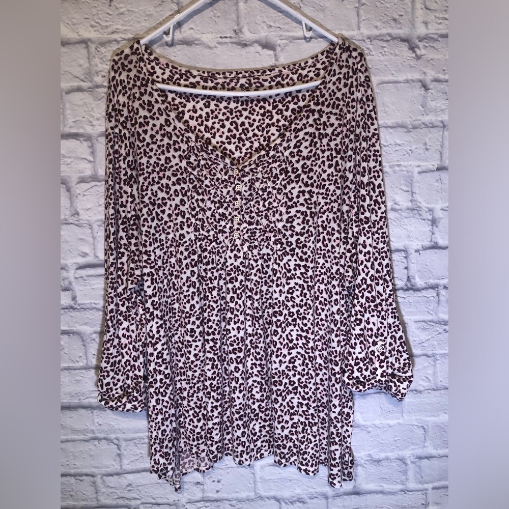 Long sleeve leopard print top